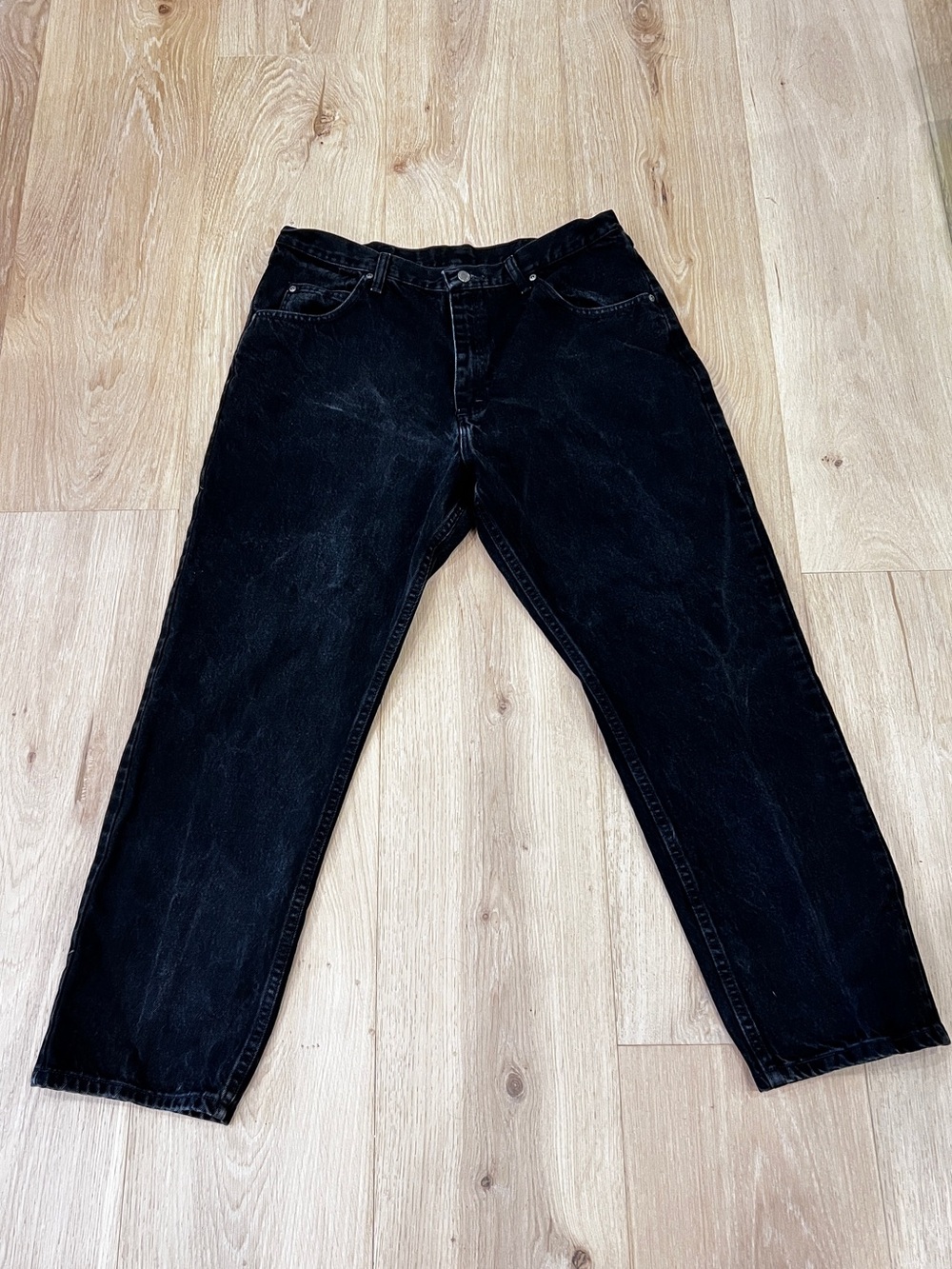 Wrangler Men's Washed Black Relaxed Jeans